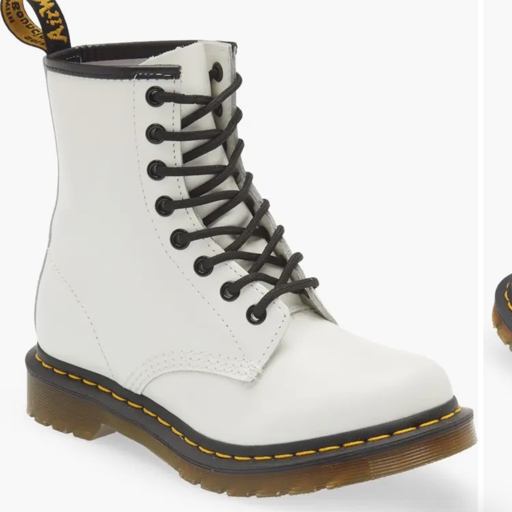 Dr Marten’s original 1460 white boots with original laces great condition size 8